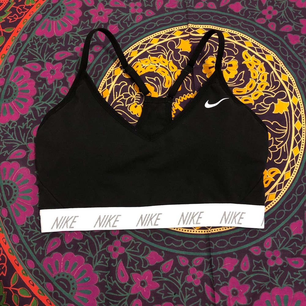 Nike dri fit sports bra size medium